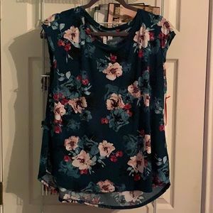 Lovely Elle top, New With Tags, size Large